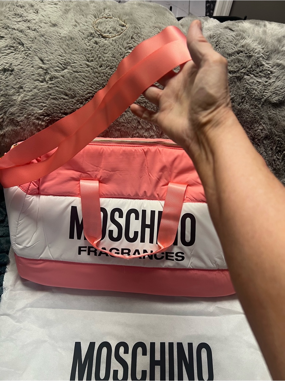 GWP Moschino Pink & White Quilted Logo Tote travel - Picture 6 of 7